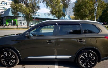 Mitsubishi Outlander III рестайлинг 3, 2016 год, 2 100 000 рублей, 3 фотография
