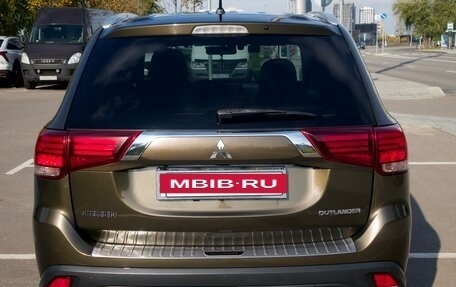 Mitsubishi Outlander III рестайлинг 3, 2016 год, 2 100 000 рублей, 4 фотография