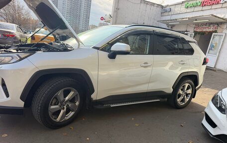 Toyota RAV4, 2021 год, 3 000 000 рублей, 5 фотография