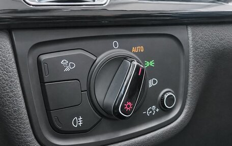 Audi A8, 2013 год, 1 470 000 рублей, 13 фотография