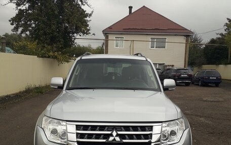Mitsubishi Pajero IV рестайлинг 2, 2015 год, 2 450 000 рублей, 1 фотография