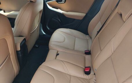 Volvo V40 II рестайлинг, 2016 год, 1 395 000 рублей, 10 фотография