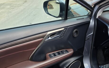 Lexus RX IV рестайлинг, 2019 год, 3 900 000 рублей, 6 фотография