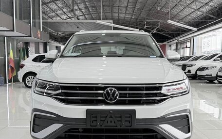 Volkswagen Tiguan II, 2023 год, 2 143 000 рублей, 1 фотография