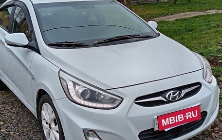 Hyundai Solaris II рестайлинг, 2013 год, 730 000 рублей, 1 фотография