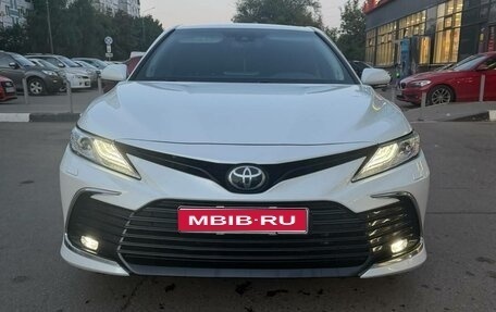 Toyota Camry, 2021 год, 3 200 000 рублей, 1 фотография
