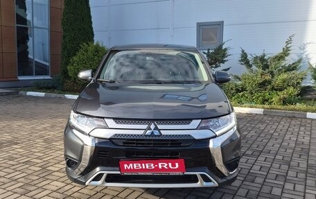 Mitsubishi Outlander III рестайлинг 3, 2018 год, 2 800 000 рублей, 1 фотография