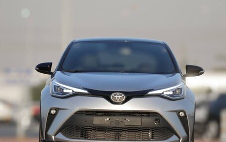 Toyota C-HR I рестайлинг, 2023 год, 3 060 000 рублей, 1 фотография