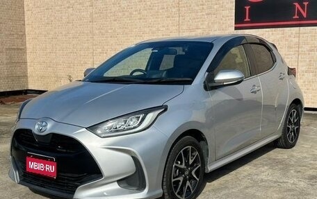 Toyota Yaris, 2022 год, 1 056 000 рублей, 1 фотография