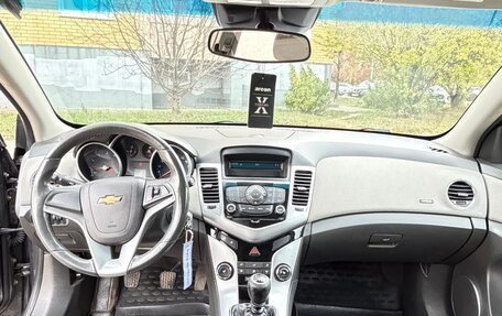 Chevrolet Cruze II, 2010 год, 500 000 рублей, 7 фотография