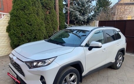 Toyota RAV4, 2020 год, 3 410 000 рублей, 8 фотография