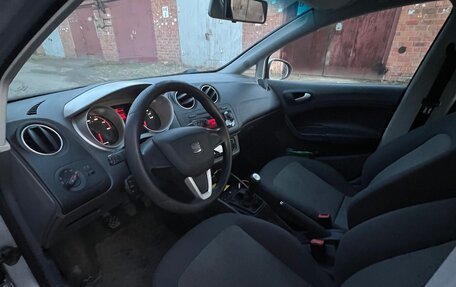 SEAT Ibiza IV рестайлинг, 2012 год, 860 000 рублей, 10 фотография