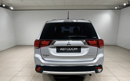 Mitsubishi Outlander III рестайлинг 3, 2015 год, 1 549 000 рублей, 8 фотография