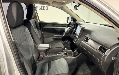 Mitsubishi Outlander III рестайлинг 3, 2015 год, 1 549 000 рублей, 15 фотография
