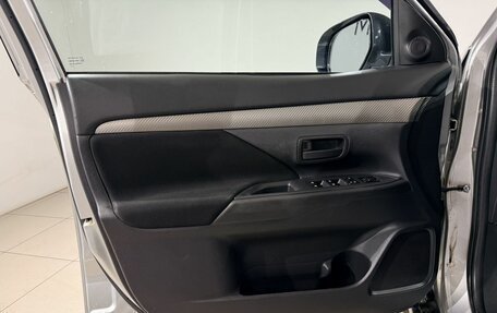 Mitsubishi Outlander III рестайлинг 3, 2015 год, 1 549 000 рублей, 17 фотография
