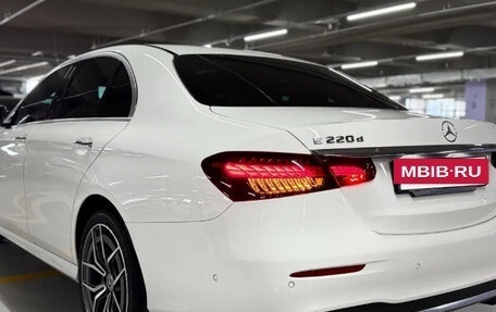 Mercedes-Benz E-Класс, 2023 год, 5 000 000 рублей, 5 фотография
