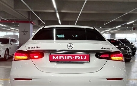 Mercedes-Benz E-Класс, 2023 год, 5 000 000 рублей, 6 фотография
