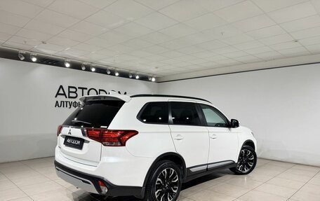 Mitsubishi Outlander III рестайлинг 3, 2022 год, 2 590 000 рублей, 2 фотография