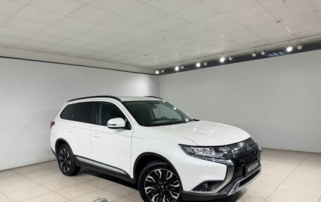 Mitsubishi Outlander III рестайлинг 3, 2022 год, 2 590 000 рублей, 3 фотография