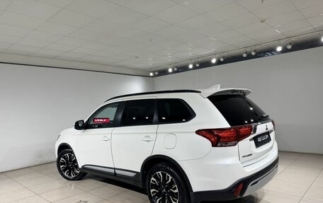 Mitsubishi Outlander III рестайлинг 3, 2022 год, 2 590 000 рублей, 4 фотография