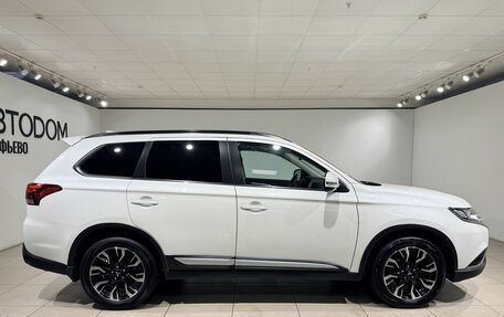 Mitsubishi Outlander III рестайлинг 3, 2022 год, 2 590 000 рублей, 6 фотография