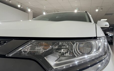 Mitsubishi Outlander III рестайлинг 3, 2022 год, 2 590 000 рублей, 9 фотография