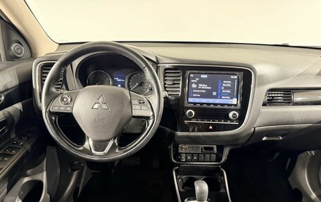 Mitsubishi Outlander III рестайлинг 3, 2022 год, 2 590 000 рублей, 13 фотография