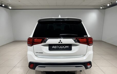 Mitsubishi Outlander III рестайлинг 3, 2022 год, 2 590 000 рублей, 8 фотография