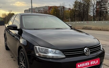 Volkswagen Jetta VII, 2013 год, 1 300 000 рублей, 2 фотография