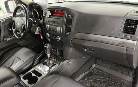 Mitsubishi Pajero IV рестайлинг 2, 2013 год, 2 050 000 рублей, 14 фотография