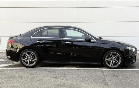 Mercedes-Benz A-Класс, 2019 год, 1 990 000 рублей, 4 фотография