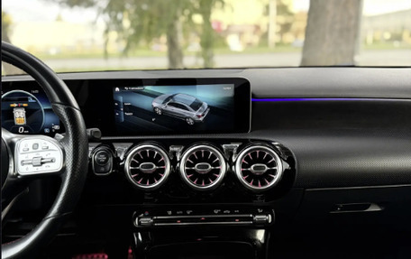 Mercedes-Benz A-Класс, 2019 год, 1 990 000 рублей, 12 фотография