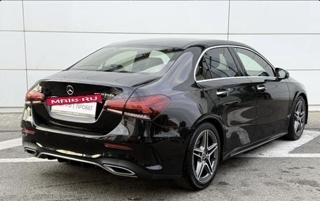 Mercedes-Benz A-Класс, 2019 год, 1 990 000 рублей, 5 фотография