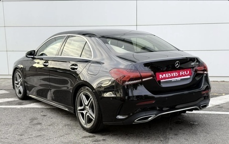 Mercedes-Benz A-Класс, 2019 год, 1 990 000 рублей, 7 фотография