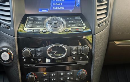 Infiniti QX70, 2016 год, 2 470 000 рублей, 10 фотография