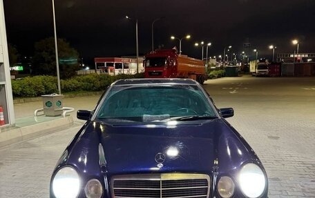 Mercedes-Benz E-Класс, 1996 год, 220 000 рублей, 2 фотография