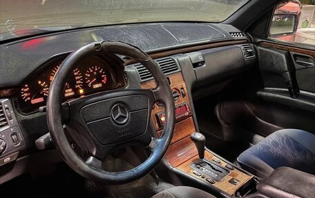 Mercedes-Benz E-Класс, 1996 год, 220 000 рублей, 7 фотография