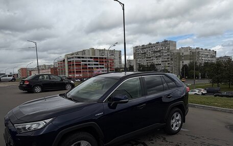 Toyota RAV4, 2021 год, 3 790 000 рублей, 2 фотография