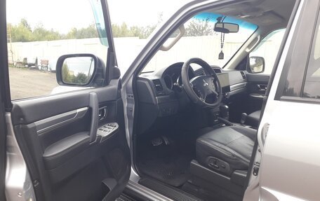 Mitsubishi Pajero IV рестайлинг 2, 2015 год, 2 450 000 рублей, 7 фотография