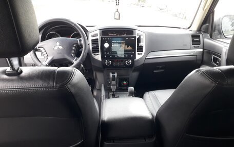 Mitsubishi Pajero IV рестайлинг 2, 2015 год, 2 450 000 рублей, 9 фотография
