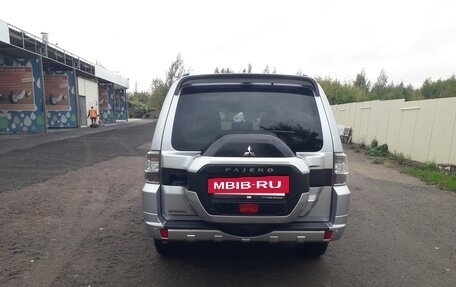 Mitsubishi Pajero IV рестайлинг 2, 2015 год, 2 450 000 рублей, 6 фотография