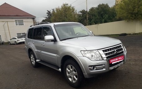 Mitsubishi Pajero IV рестайлинг 2, 2015 год, 2 450 000 рублей, 3 фотография