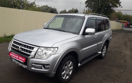 Mitsubishi Pajero IV рестайлинг 2, 2015 год, 2 450 000 рублей, 2 фотография
