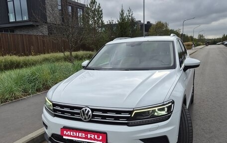 Volkswagen Tiguan I, 2017 год, 2 599 999 рублей, 2 фотография