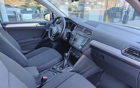 Volkswagen Tiguan II, 2017 год, 2 176 000 рублей, 13 фотография