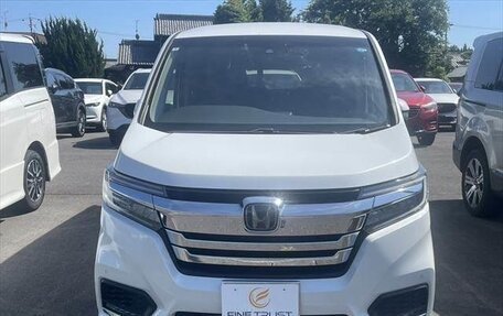 Honda Stepwgn IV рестайлинг, 2018 год, 1 597 000 рублей, 2 фотография