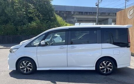 Honda Stepwgn IV рестайлинг, 2018 год, 1 597 000 рублей, 4 фотография