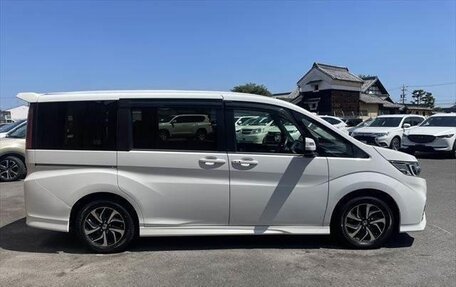 Honda Stepwgn IV рестайлинг, 2018 год, 1 597 000 рублей, 5 фотография