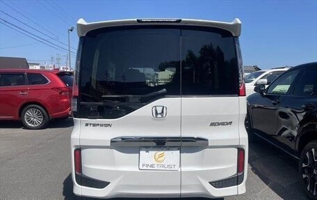 Honda Stepwgn IV рестайлинг, 2018 год, 1 597 000 рублей, 7 фотография