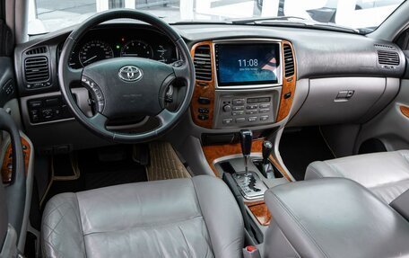 Toyota Land Cruiser 100 рестайлинг 2, 2006 год, 2 400 000 рублей, 6 фотография